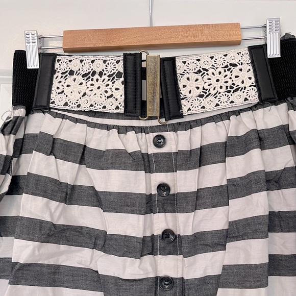 NWOT Charlotte Russe Flare skirt with Belt and Pockets - Picture 2 of 12